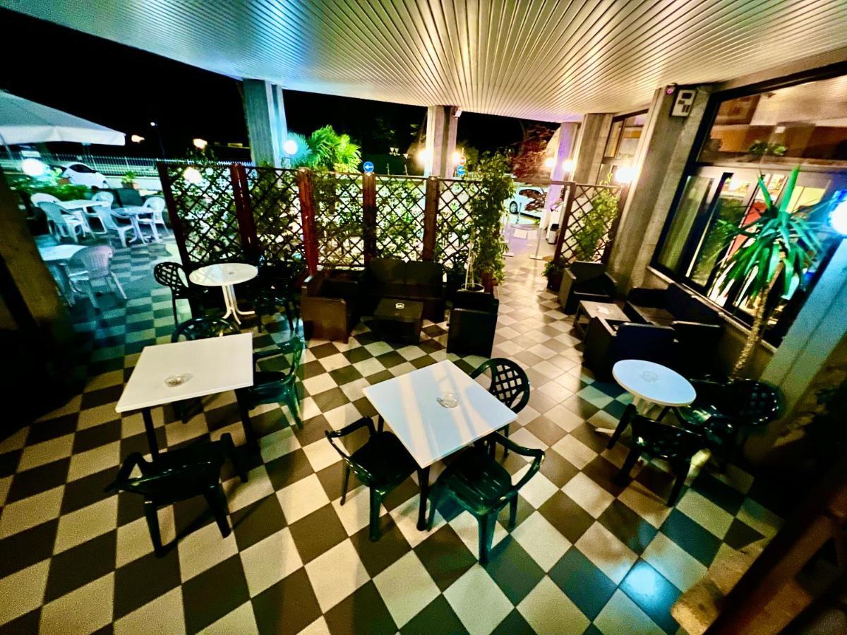 Hotel La Bussola Padenghe sul Garda Exterior photo